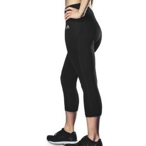 Adidas small black Capri climate low rise legging